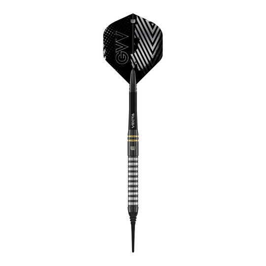 Winmau Gian Van Veen TS Softdarts mit 18g werden aus der Nähe gezeigt. Ein einzelner Dartpfeil liegt im Fokus des Bildes.