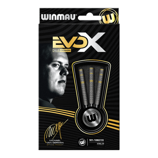 Ocelové šipky Winmau Michael Van Gerwen Evo-X Die Verpackung zeigt die "Winmau Michael Van Gerwen Evo-X Steeldarts" mit stilvollem Design und prominenter Abbildung von Michael Van Gerwen. In der Packung sind drei Steeldarts mit 90% Tungsten-Anteil sichtbar.