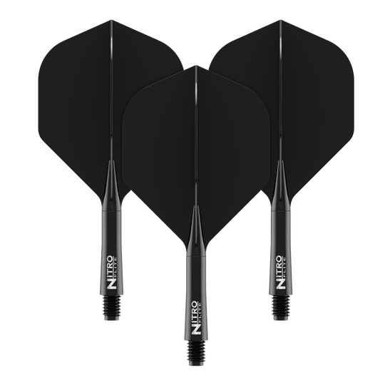 Red Dragon Nitroflite - Black Shaft Black No2 Flights Das Bild zeigt drei schwarze Dartflights mit schwarzen Schäften. Auf den Schäften steht in weißer Schrift "NITRO FLITE".