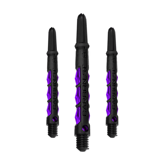 HR427_Harrows_Carbon_ST_Shafts_Lila_47mm_1 Das Bild zeigt drei schwarze Dart-Schäfte mit lilafarbenen Akzenten. Auf den Schäften steht der Schriftzug „CARBON ST“.