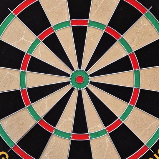 Sada ocelových terčů Target Gabriel Clemens Das Bild zeigt eine klassische Steeldart-Scheibe mit schwarz, rot, grün und beigen Feldern. Es handelt sich um das Produkt "Target Gabriel Clemens Steeldartboard Set".