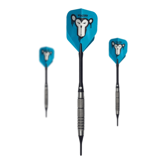 Dardos blandos McDart 85 Tungsten V10 - 17,5 g Das Bild zeigt drei Softdarts des Modells "McDart 85er Tungsten V10" mit einem Gewicht von 17,5g. Die Flights der Darts sind blau und mit einem Affenkopf-Motiv bedruckt.