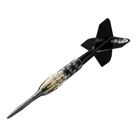 Auf dem Bild ist ein Target Japan Pyro GEN11 Swiss Point Steeldart mit einem Gewicht von 22g zu sehen. Der Dartpfeil hat ein auffälliges Design mit goldfarbenen und schwarzen Elementen.