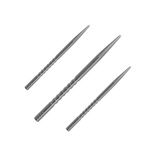 Condor Beak Point With Cut Dartspitzen Das Bild zeigt drei silberfarbene Dartspitzen, die nebeneinander liegen. Sie sind lang, schmal und haben feine Rillen entlang der Oberfläche.