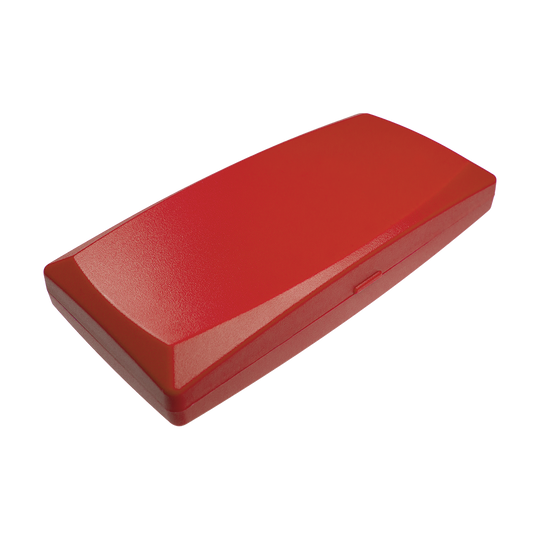 702-rot_ABS_Box_Rot_1 Auf dem Bild ist eine rote, rechteckige Kunststoffbox zu sehen. Die Box hat eine glatte Oberfläche und abgerundete Kanten.