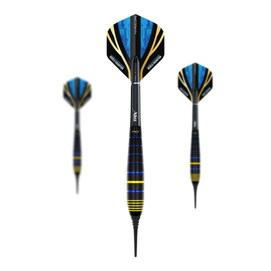 Šipky Red Dragon Luke Humphries World Champion Brass Softdarts - 20g Das Bild zeigt drei Softdarts des Modells "Red Dragon Luke Humphries World Champion Brass Softdarts - 20g". Die Darts haben schwarze, blaue und gelbe Farbakzente sowie Flights mit blauen und goldenen Details.
