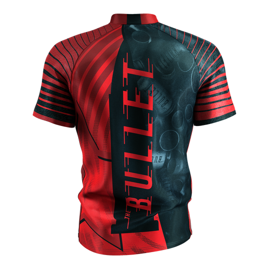 Maillot de fléchettes Target Coolplay Stephen Bunting 2025 Das Bild zeigt das "Target Coolplay Stephen Bunting 2025 Dartshirt" von hinten. Das Shirt ist überwiegend rot und schwarz und trägt den Schriftzug "THE BULLET" auf dem Rücken.