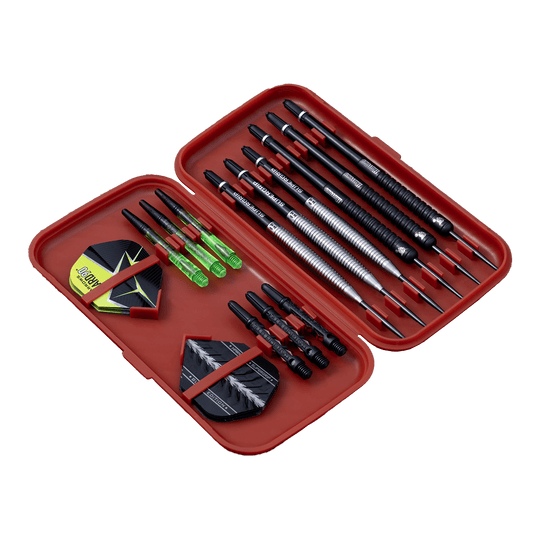 Étui à fléchettes Harrows Slimcase Das Bild zeigt ein rotes Dart-Etui, das verschiedene Darts und Zubehör enthält. Im Etui sind mehrere Dartpfeile, Flights und Ersatzteile ordentlich angeordnet.