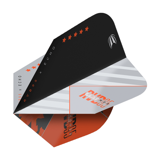 TG86_336730_Target_ProUltra_RvB95_X_Echo_Ten-X_Flights_2aDrr6O2HraWJa Das Bild zeigt das Produkt "Target Pro Ultra RvB95 X Echo Ten-X Flights". Die Dart-Flights sind in Schwarz, Weiß und Orange gestaltet und tragen verschiedene grafische Elemente und Schriftzüge.