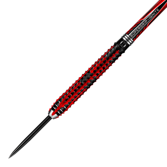 HA26999_Harrows_Fire_Inferno_Steeldarts_2 Das Bild zeigt einen Harrows Fire Inferno Steeldart mit schwarzem und rotem Design. Der Hintergrund ist in roten und grauen Linien gestaltet, die den Dart hervorheben.