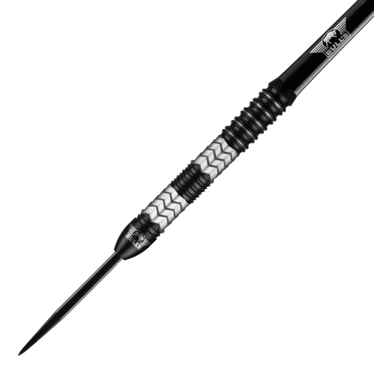 Dardos de acero Bulls NL Luna Triton Das Bild zeigt einen Bulls NL Luna Triton Steeldart. Der Dart hat ein silbernes und schwarzes Design mit einem gezackten Muster am Griff.