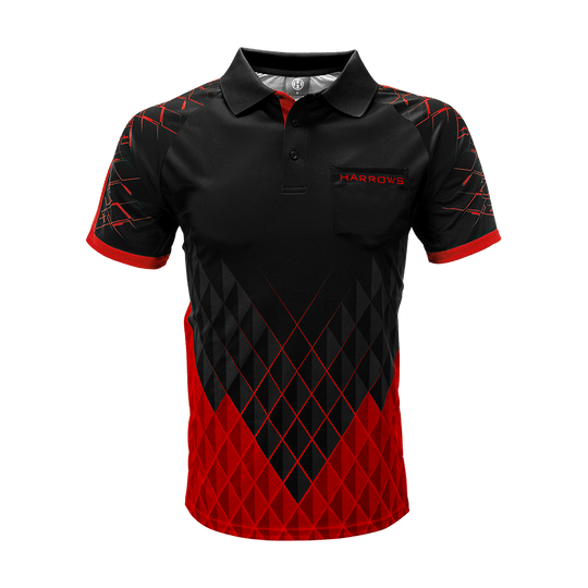 HRS-26036_Harrows_Paragon_Dartshirt_Rot_1 Das Bild zeigt das Harrows Paragon Dartshirt in Rot. Das Shirt hat ein modernes, schwarzes und rotes Muster mit geometrischen Formen und einem kleinen Brusttasche mit dem Schriftzug "HARROWS".