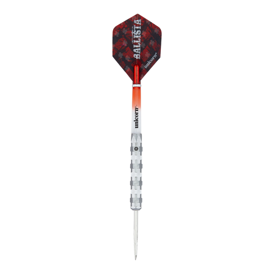 Dardos de acero Unicorn Ballista Style 1 Das Bild zeigt einen Steeldart mit der Aufschrift "Unicorn Ballista Style 1". Der Dart hat einen silbernen Schaft, einen rot-schwarzen Flight und eine spitze Metallspitze.