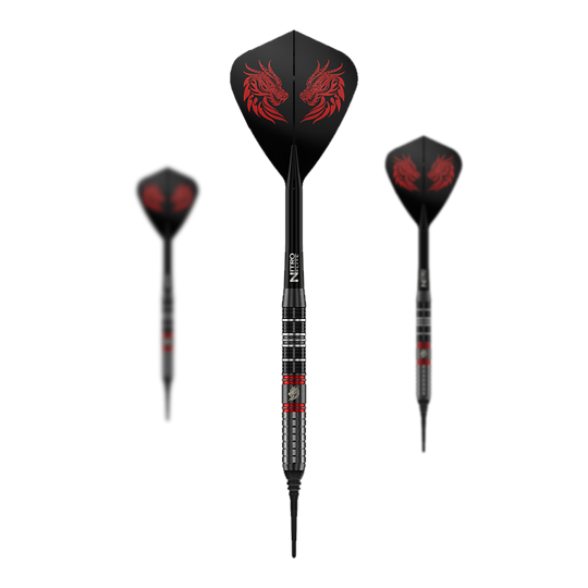 Red Dragon Jonny Clayton RD-ULTRA Softdarts - 18g Zu sehen ist ein Set der Red Dragon Jonny Clayton RD-ULTRA Softdarts mit 18g Gewicht. Die drei Darts haben schwarze, silberne und rote Details und sind nebeneinander platziert.
