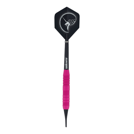 Šipky Unicorn Core Plus pogumované růžové - 19g Das Bild zeigt einen Unicorn Core Plus Rubberised Pink Softdart mit einem Gewicht von 19 Gramm. Der Dartpfeil hat einen pinkfarbenen, gummierten Griff und eine schwarze Flights mit einem stilisierten Einhorn-Design.
