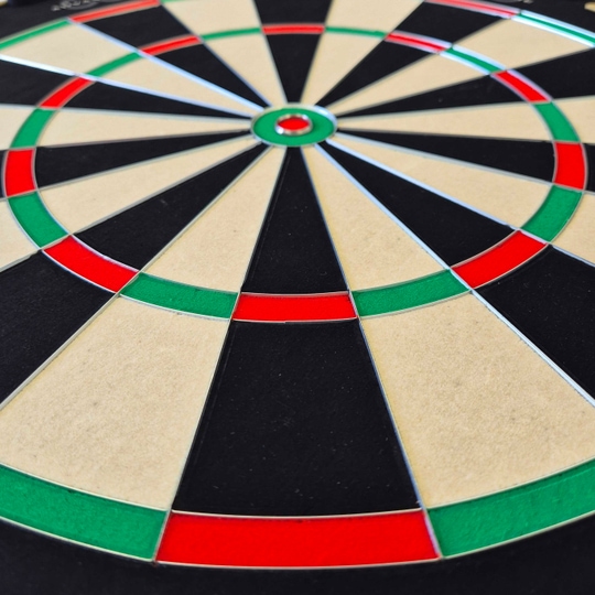Bulls NL Advantage 8 Steeldartboard Abgebildet ist das Bulls NL Advantage 8 Steeldartboard. Das Dartboard bietet professionelle Qualität für das Dartspiel.