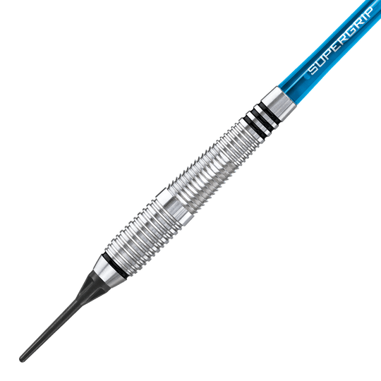 HA13968_Harrows_Blaze_Style_A_Softdarts_2 Das Bild zeigt einen Harrows Blaze Style A Softdart mit einem Gewicht von 18 Gramm. Der Dart hat einen silbernen, geriffelten Barrel und einen blauen Schaft mit der Aufschrift "Supergrip".