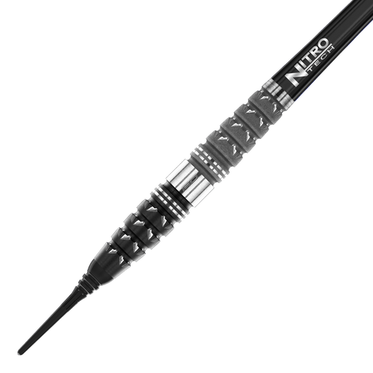 Dies ist der Red Dragon Paradym Torpedo Softdart mit einem Gewicht von 20g. Er hat ein markantes schwarzes und silbernes Design mit einer griffigen Struktur am Barrel.