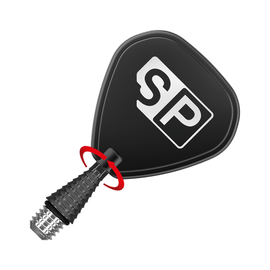 380172_Target_Titanium_Swiss_Point_Grooved_Conversion_Points_Schwarz_3 Das Bild zeigt eine schwarze Dartspitze mit einer schwarzen Flightscheibe, auf der die Buchstaben "SP" abgebildet sind. Ein roter Pfeil deutet eine Drehbewegung an der Spitze an.
