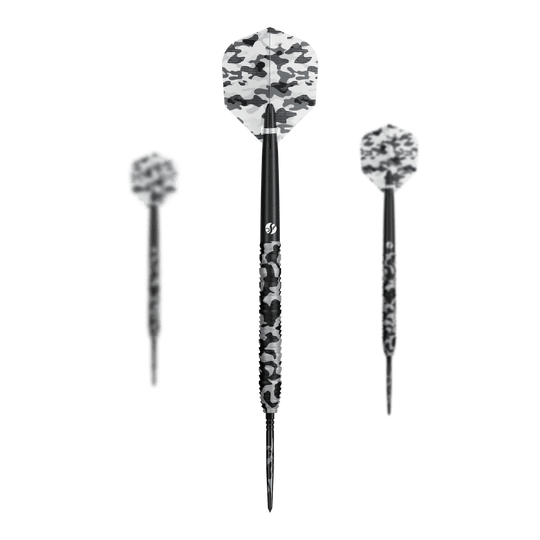 Shot Camo Polar Turbo Point Steeldarts Abgebildet ist ein Set Shot Camo Polar TurboPoint Steeldarts. Die Darts sind aufgereiht und dekorativ gestaltet.