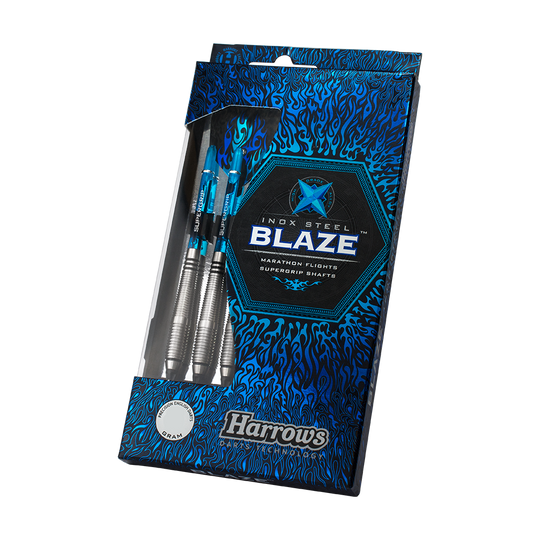 HA13968-B_Harrows_Blaze_Style_B_Softdarts_3_-4_Harrows_Plastikbox Die Abbildung zeigt die Harrows Blaze Style B Softdarts mit einem Gewicht von 18g in ihrer Verpackung. Das Design der Verpackung ist überwiegend blau mit Flammenmuster und klar sichtbarem Harrows-Logo.