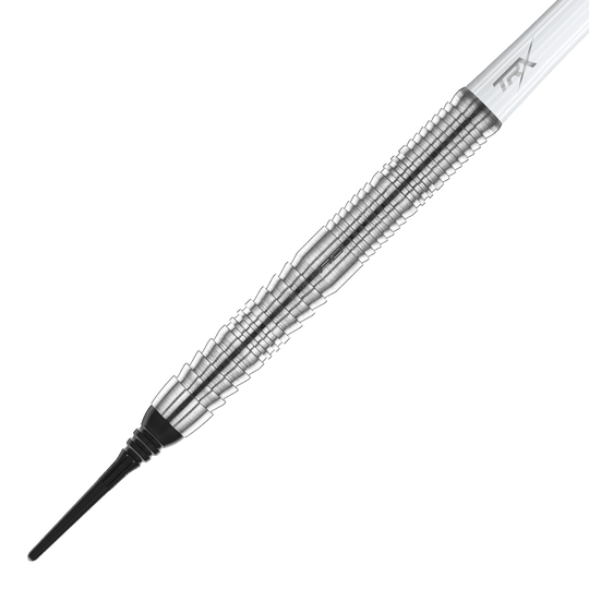 Šipky Red Dragon Seren 1 Pure Softdarts - 20g Das Bild zeigt einen Red Dragon Seren 1 Pure Softdart mit einem Gewicht von 20 Gramm. Der Dartpfeil hat ein silberfarbenes, geriffeltes Metallgehäuse und eine schwarze Softspitze.