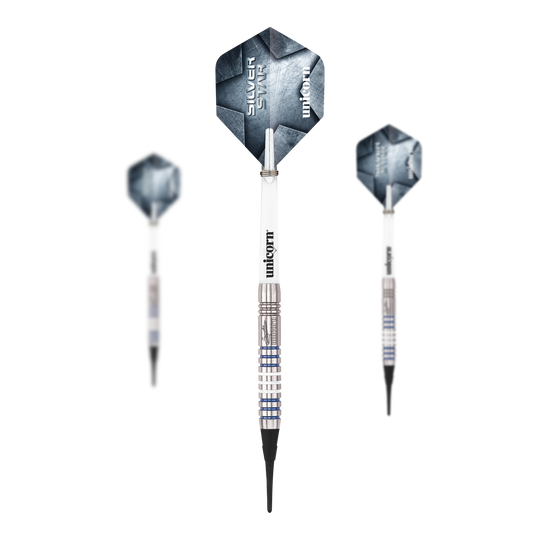 Unicorn Silver Star Var.3 Gary Anderson Softdarts Das Produkt Unicorn Silver Star Var.3 Gary Anderson Softdarts ist als Set abgebildet. Man sieht die Dartpfeile in einer Verpackung angeordnet.