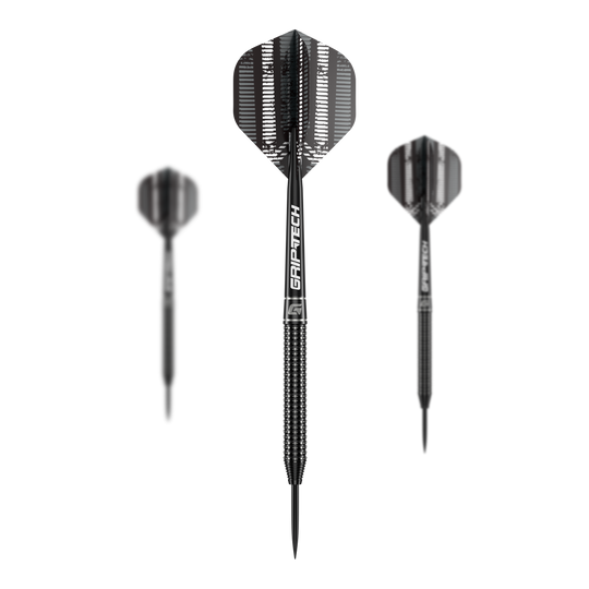 Šipky GOAT Sprocket z wolframové oceli Das Bild zeigt drei schwarze Steeldarts mit der Aufschrift "GRIPTECH" auf den Schäften. Es handelt sich um das Produkt "GOAT Sprocket Tungsten Steeldarts".