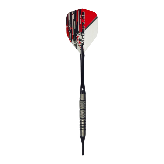 Dardos blandos McDart 85 Tungsten V9 - 17,5 g Das Bild zeigt einen McDart 85er Tungsten V9 Softdart mit einem Gewicht von 17,5g. Der Dart hat eine schwarz-silberne Spitze und Schaft sowie ein Flight in Rot, Weiß und Schwarz mit der Aufschrift "McDart.de".