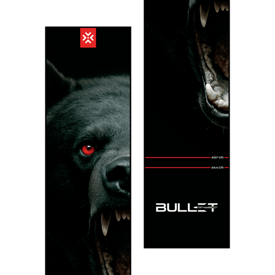 Die Bullet Shred Dartmatte ist auf dem Bild abgebildet. Diese Dartmatte schützt den Boden und markiert den Wurfbereich beim Dartspielen.