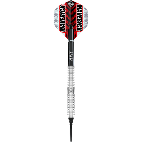 2465_Winmau_Maverick_Softdarts_1 Das Bild zeigt einen Winmau Maverick Softdart mit einem Gewicht von 20 Gramm. Der Dart hat ein silbernes, geriffeltes Griffstück und eine schwarz-rote Flight mit der Aufschrift "MAVERICK".