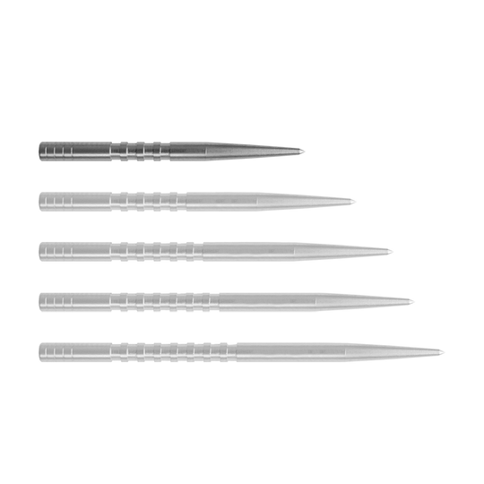 Pointe de fléchette Condor Beak Point avec pointes coupées Auf dem Bild sind fünf silberne Dartspitzen nebeneinander zu sehen. Sie haben eine gerade Form mit feinen Rillen im hinteren Bereich und einer spitzen Vorderseite.