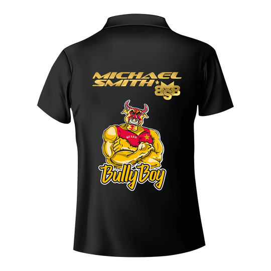 Maglietta con freccette a righe bianche di Shot Michael Smith Das Bild zeigt die Rückseite eines schwarzen Dartshirts mit dem Namen "Michael Smith" und dem Logo "BSB" in goldener Schrift. Darunter ist eine Comicfigur eines muskulösen Stiers mit dem Schriftzug "Bully Boy" zu sehen.
