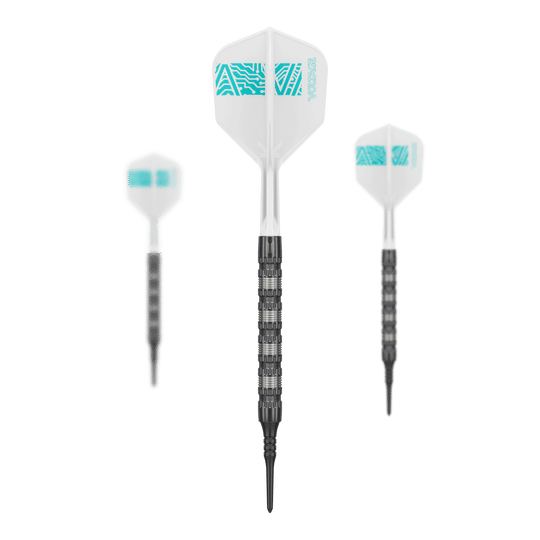 Dardos Target Rob Cross 95K Swiss Point Soft - 18 g Das Bild zeigt drei Softdarts des Modells „Target Rob Cross 95K Swiss Point“ mit einem Gewicht von 18g. Die Darts haben weiße Flights mit türkisfarbenen Mustern und schwarze, geriffelte Barrels.