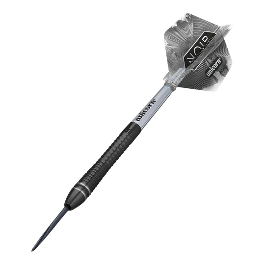 Dardos de acero Gary Anderson Noir Phase 6 del campeón mundial Unicorn Das Bild zeigt einen Steeldart aus der Produktreihe „Unicorn World Champion Gary Anderson Noir Phase 6“. Der Dart hat ein modernes, schwarzes Design mit silbernen Akzenten und individuell gestaltetem Flight.