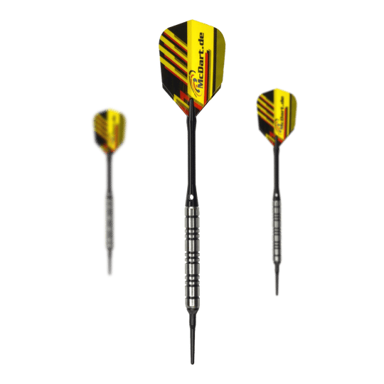 McDart 85er Tungsten V2 Softdarts - 17g Das Bild zeigt drei Softdarts des Modells "McDart 85er Tungsten V2" mit 17g Gewicht. Die Darts haben gelb-schwarze Flights mit roten Akzenten und einen silbernen Griffbereich.