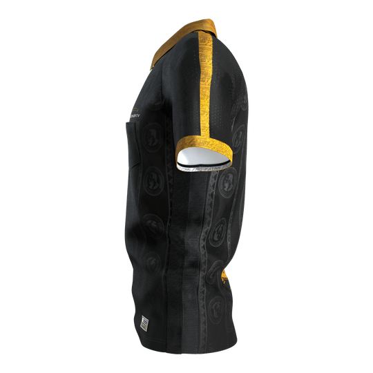 T-shirt de fléchettes Target Adrian Lewis 2026 Abgebildet ist das Target Adrian Lewis Dartshirt 2026. Dieses Produkt richtet sich an Liebhaber professioneller Dartbekleidung.