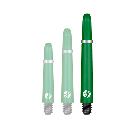 Shot Koi Carbon Shafts - Grün Auf dem Bild sind drei grüne Dartschäfte in unterschiedlichen Längen zu sehen. Sie haben schwarze Gewinde und silberne Ringe.