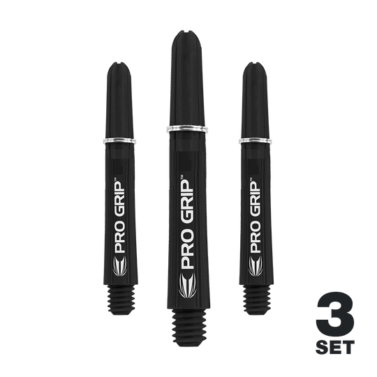 Target Pro Grip Shafts - 3 Sets - Schwarz Das Bild zeigt drei schwarze Dart-Schäfte mit der Aufschrift "PRO GRIP". In der rechten unteren Ecke steht "3 SET".