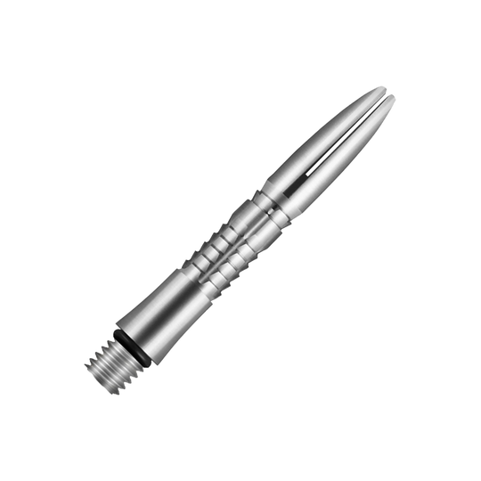Aste Shot Mako Titanium Das Bild zeigt eine silberne, metallische Dartspitze mit feinen Rillen und glatter Oberfläche. Sie besteht aus Titan und hat ein modernes, schlankes Design.