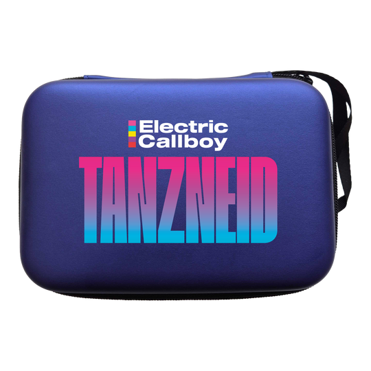Electric Callboy Tanzneid Album Version Dartcase - Bleu Zu sehen ist das Electric Callboy Tanzneid Album Version Dartcase - Blau. Das Case ist kompakt und robust gestaltet.
