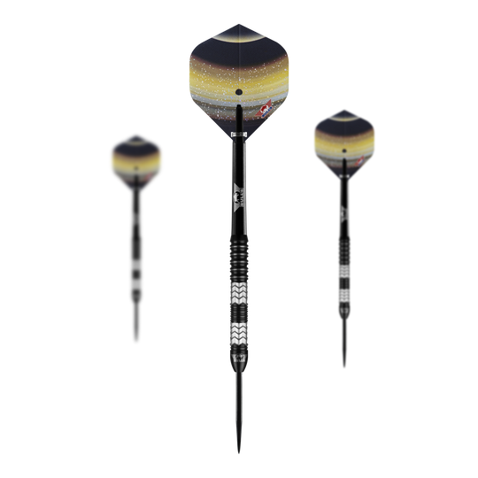 Dardos de acero Bulls NL Luna Triton Das Bild zeigt drei Steeldarts des Modells "Bulls NL Luna Triton". Die Darts haben schwarze Spitzen, einen geriffelten Griff und Flights mit einem gelb-schwarzen Weltraumdesign.