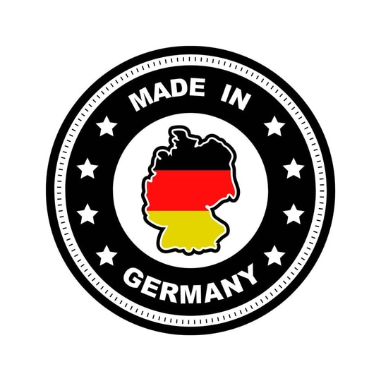 Ocelový rámeček na terč Karella Ultimo Das Bild zeigt ein Siegel mit dem Text „Made in Germany“. In der Mitte befindet sich die Umrisskarte von Deutschland in den Farben der deutschen Flagge.
