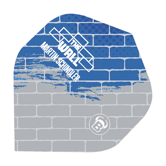 Standardní letky Bulls Metrixx Martin Schindler Blue Gray No2 Das Bild zeigt ein Dartflight mit einem Mauer-Design in Blau und Grau. Auf dem Flight steht „THE WALL MARTIN SCHINDLER“ und das Bulls-Logo ist unten rechts zu sehen.