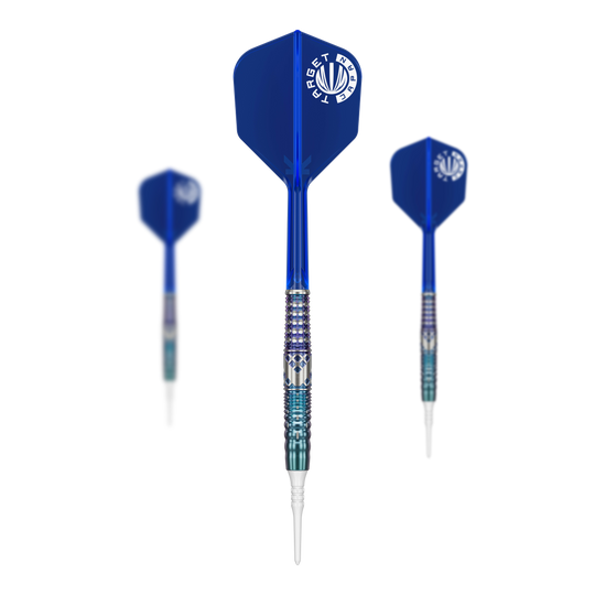 Das Bild zeigt drei blaue Softdarts aus der Serie "Target Japan Cathy Leung Charis GEN5 - 19g". Die Spitzen sind weiß, und die Flights tragen das Target-Logo.