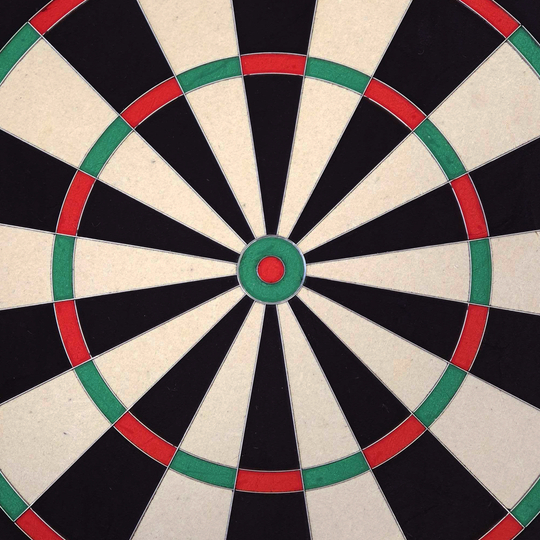 Ocelový terč Target TOR Noch ein Target TOR Steeldartboard wird gezeigt. Die Segmente und Markierungen sind klar definiert.