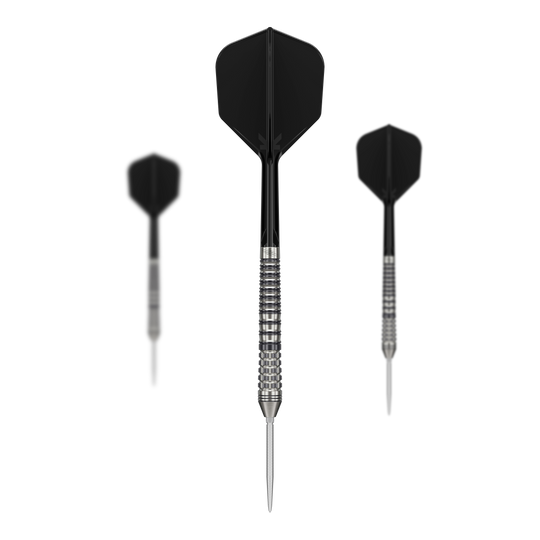 Das Bild zeigt drei Steeldarts des Modells "Target Black Marque Renegade 4 Swiss Point". Die Darts haben schwarze Flights und silberne, gerillte Barrels.