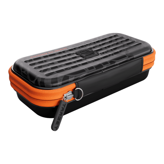 Pouzdro na šipky Raymond Van Barneveld řady Takoma Ghost Hier ist das Takoma Ghost Series Raymond Van Barneveld Dartcase zu sehen. Das Dartcase dient zur sicheren Aufbewahrung von Darts und Zubehör.