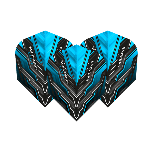HR10_Harrows_Supergrip_Ultra_Aqua_Standard_Flights_1kxTRVLaIi32xx Das Bild zeigt drei Dart-Flights des Modells "Harrows Supergrip Ultra Aqua Standard". Die Flights sind in den Farben Blau, Schwarz und Weiß gestaltet und tragen den Schriftzug "Harrows" und "Supergrip Ultra".