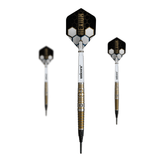Unicorn Hexium Style 03 Gold & Black Soft Darts - 23g Hier ist ein Set der Unicorn Hexium Style 03 Gold & Black Softdarts zu sehen. Das Set wiegt 23g und besticht durch die Gold-Schwarz-Optik.